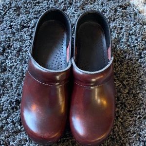 Dansko professional Oiled red shoe